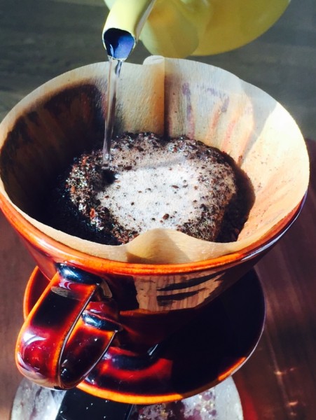 コーヒーペーパードリップそそぐ