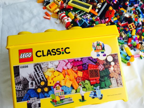 【LEGO】２歳でレゴブロックは早い！？対象年齢４歳からのレゴクラシックを娘に購入したレビュー